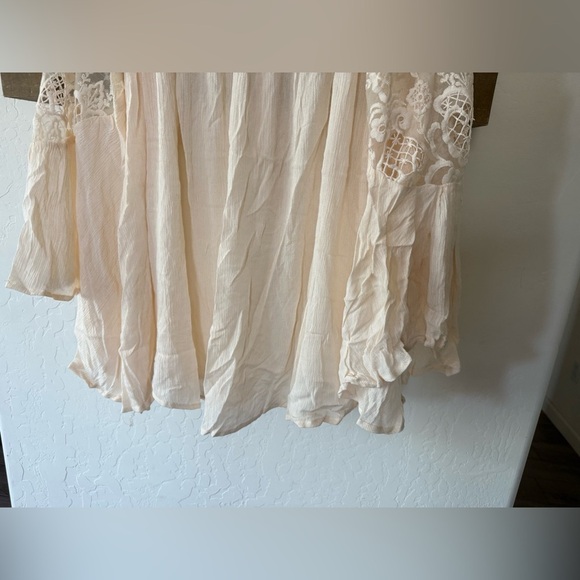 Umgee|Boho cream Wide sleeve blouse with Lace Floral embroidered sleeves•••Large - Picture 3 of 11
